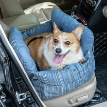 Car mounted dog beds, pet safety seats are commonly used for outings, small and medium-sized dogs, portable handheld cat beds, and dog beds