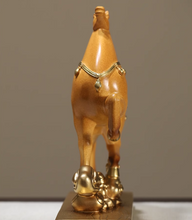 New Chinese style high-end horse ornaments have achieved immediate success and risen to fame. Office owners have desktop decorations and opening gifts