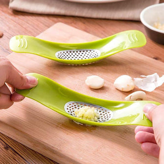 Manual Garlic Press with Curved Garlic Mash Ship Type Rocker Type