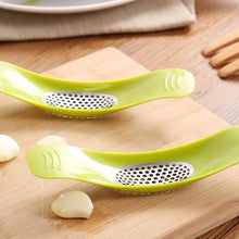 Manual Garlic Press with Curved Garlic Mash Ship Type Rocker Type